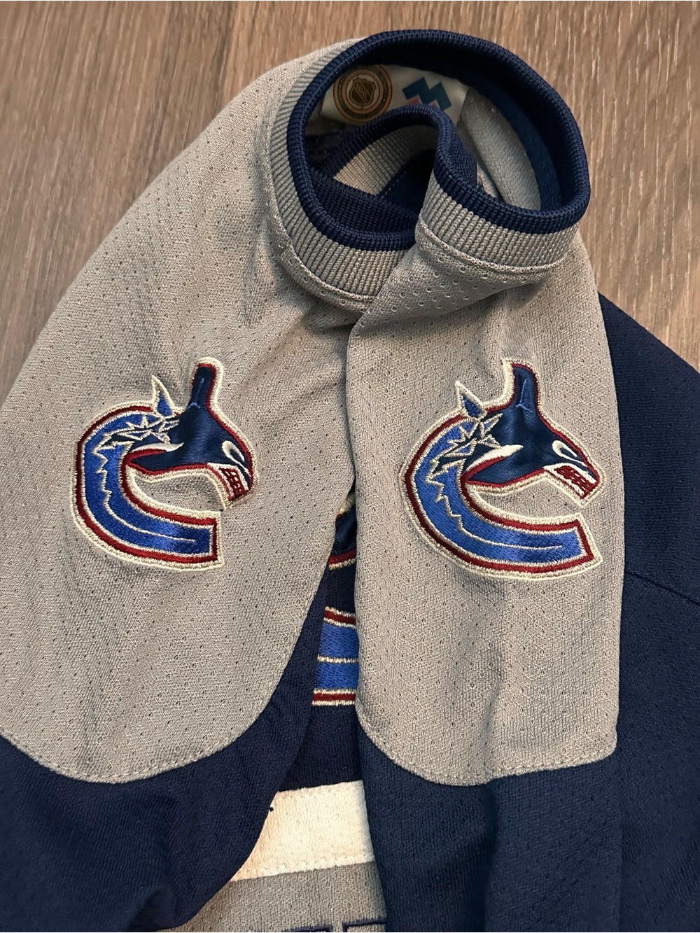 Kid’s Canucks Jersey - Picture 3 of 7